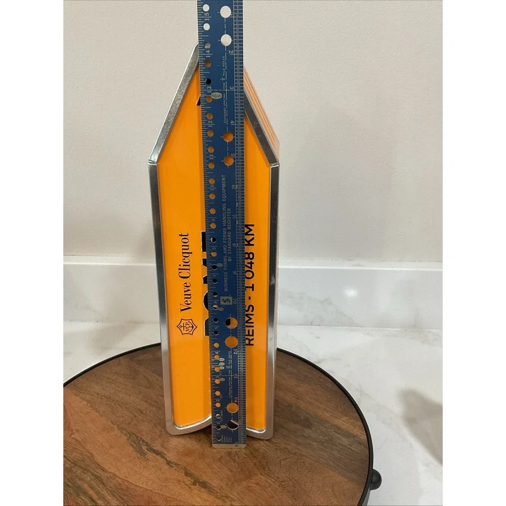 Limited Edition VEUVE CLICQUOT Destination ROME Arrow Presentation Box Tin Empty